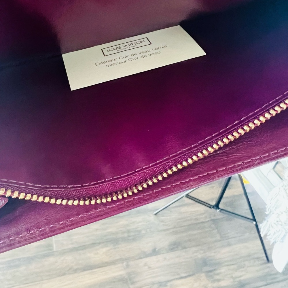 SOLD-Authentic Louis Vuitton Vernis Portefeuille Sarah Wallet Purple - Picture 13 of 14
